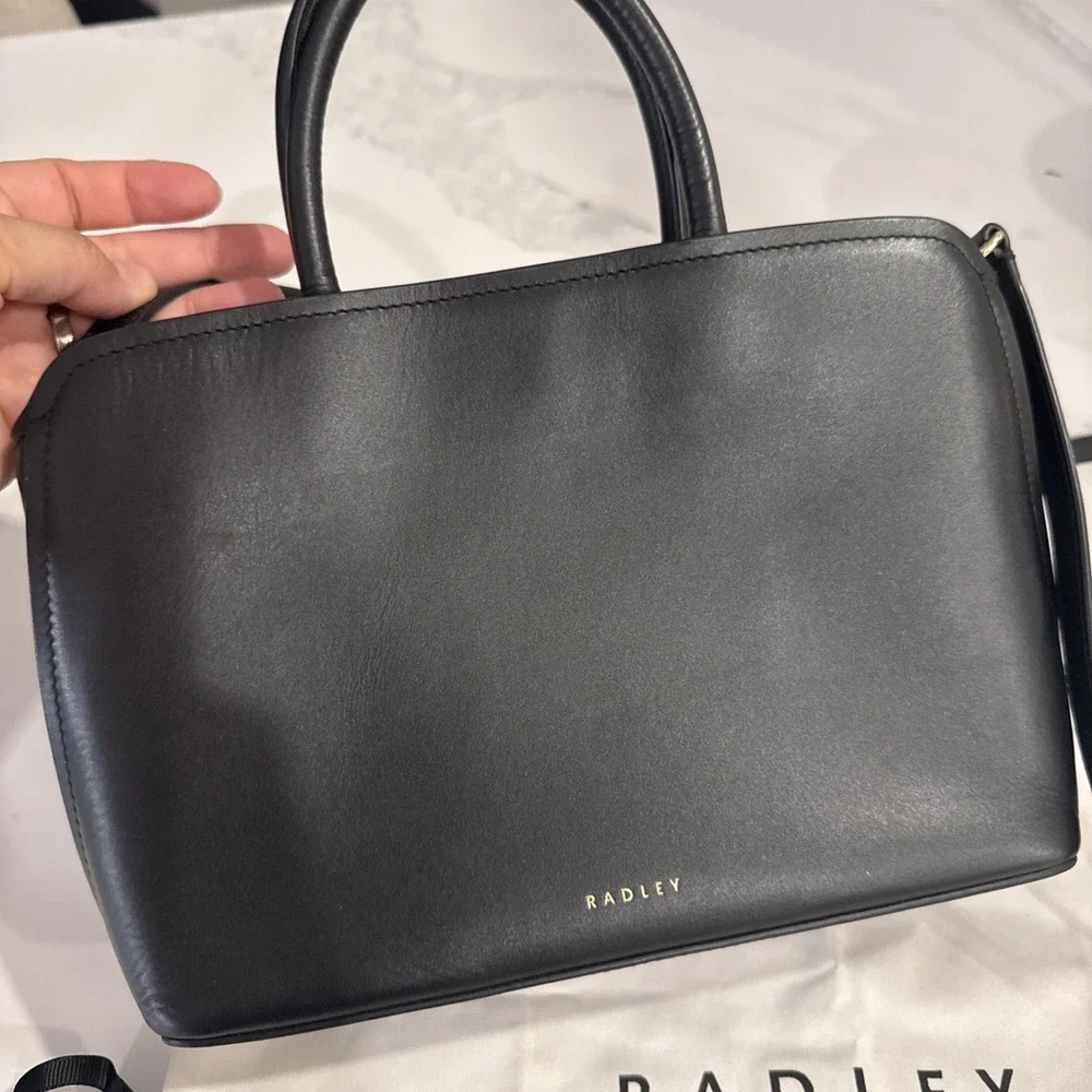 Radley London Bow Street women's medium leather Zip top Satchel purse bag black